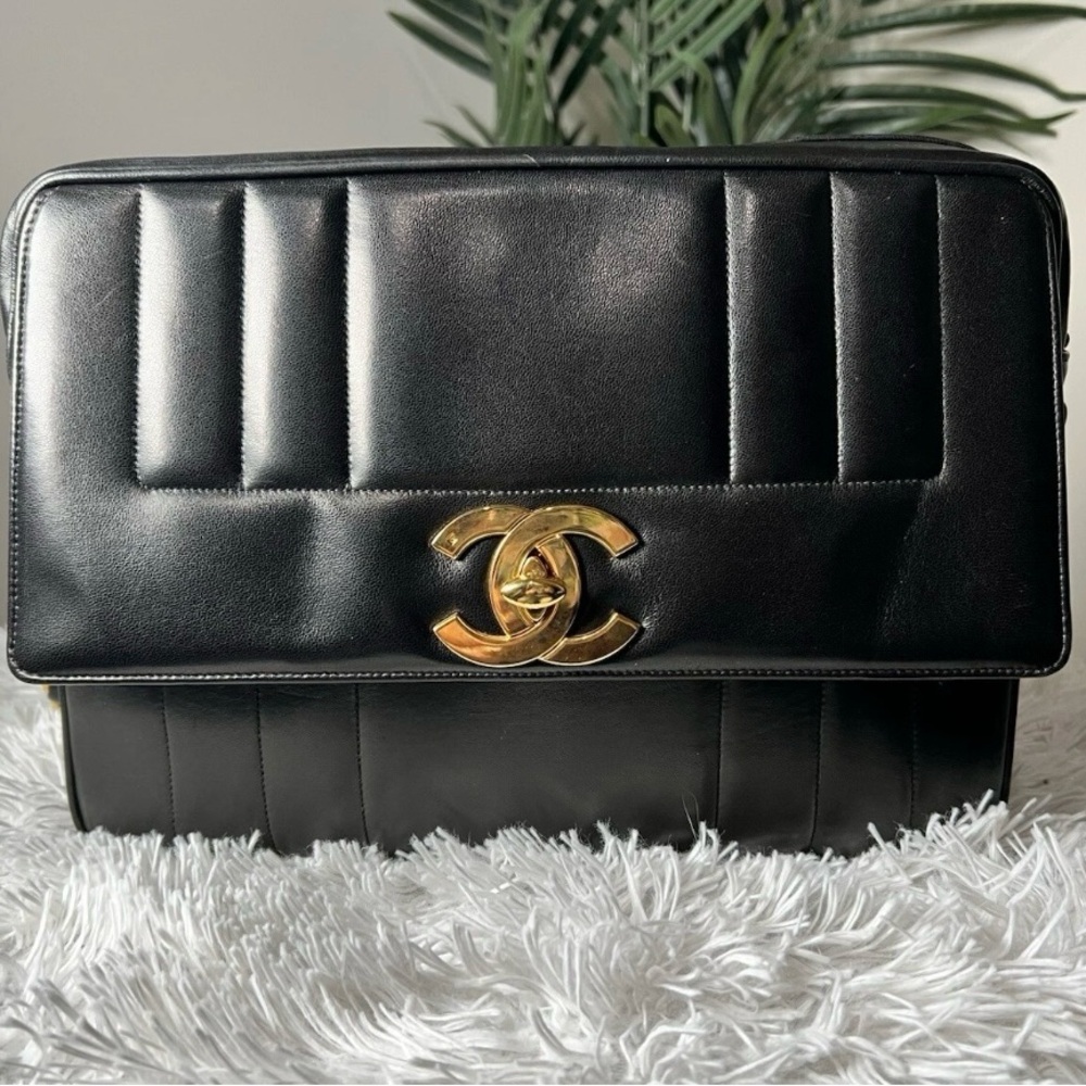 Vintage Chanel Black Crossbody Camera Bag with GHW (Gold Hardware)